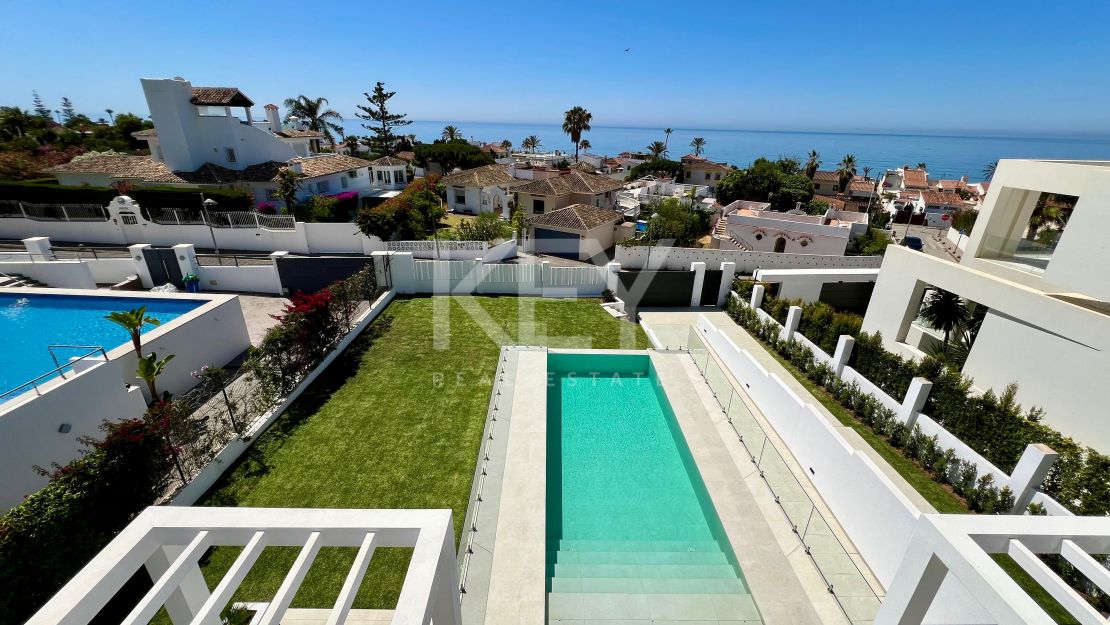 Contemporary beachside villa with sea views and smart design in Elviria, Marbella East