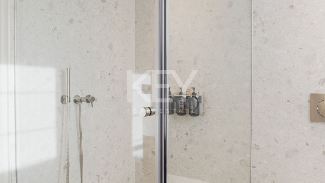 Elegante villa con interiores de diseño y spa en el corazón de Nueva Andalucía, Marbella