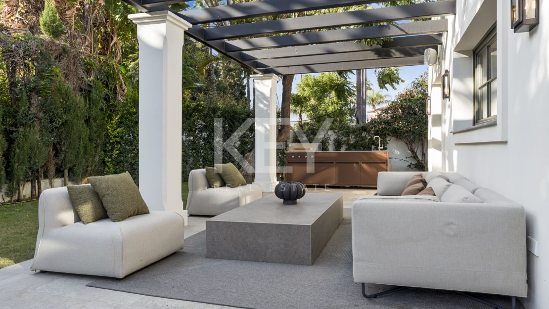 Elegante villa con interiores de diseño y spa en el corazón de Nueva Andalucía, Marbella
