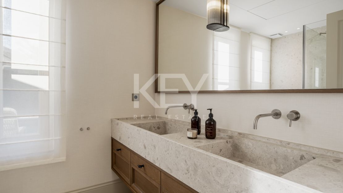 Elegante villa con interiores de diseño y spa en el corazón de Nueva Andalucía, Marbella