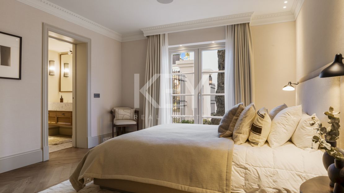 Elegante villa con interiores de diseño y spa en el corazón de Nueva Andalucía, Marbella