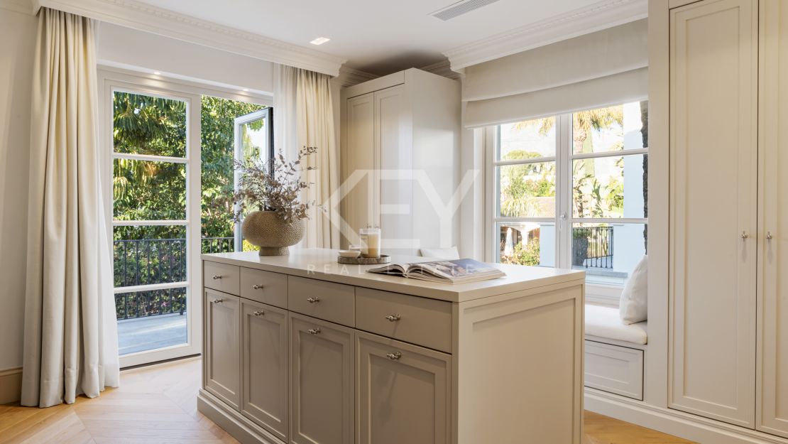 Elegante villa con interiores de diseño y spa en el corazón de Nueva Andalucía, Marbella