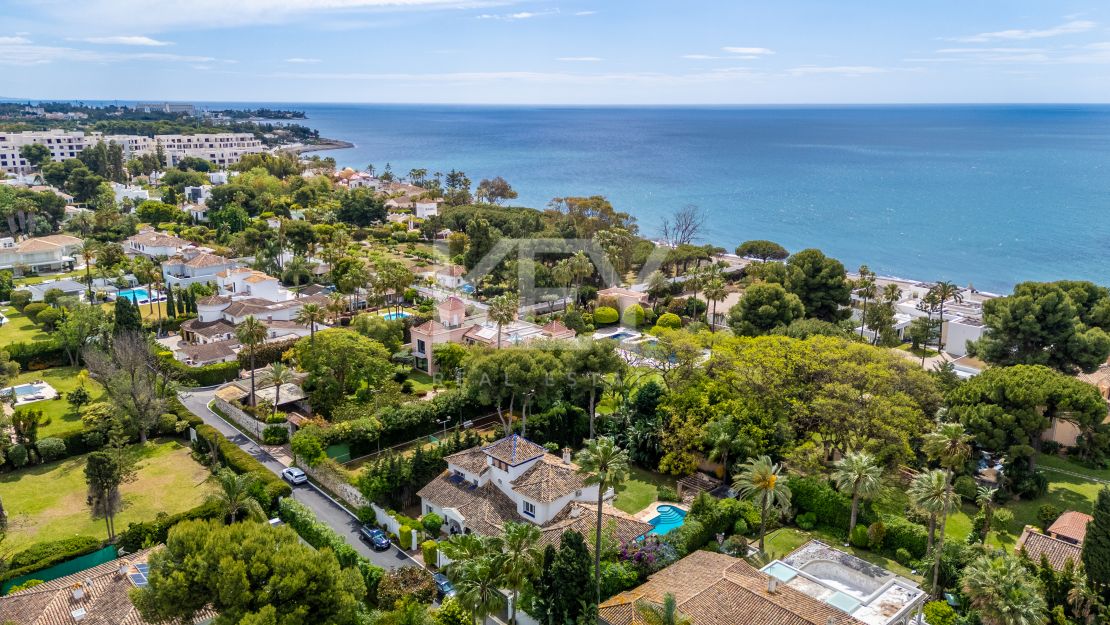 Oportunidad de renovación a pocos pasos de la playa en Paraíso Barronal, Estepona Este