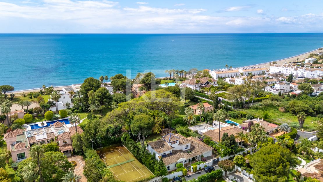 Oportunidad de renovación a pocos pasos de la playa en Paraíso Barronal, Estepona Este