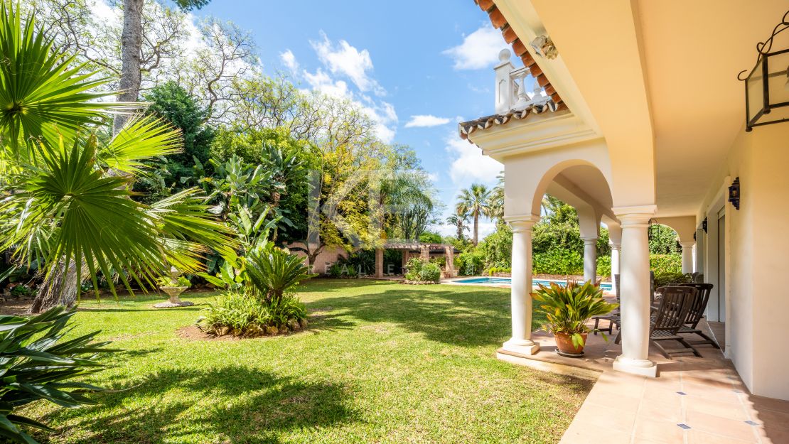 Oportunidad de renovación a pocos pasos de la playa en Paraíso Barronal, Estepona Este