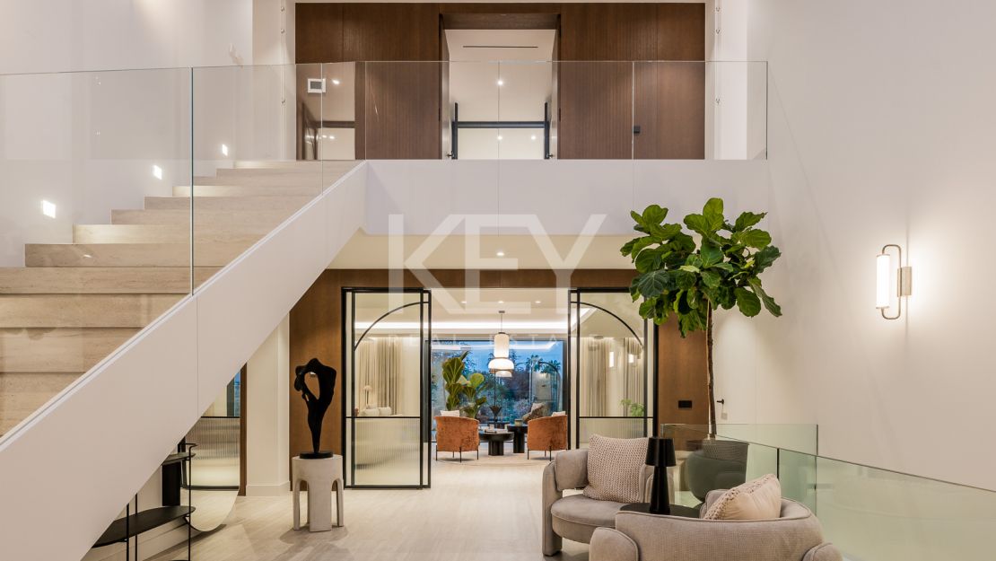 Villa de elegancia andaluza moderna con retiro privado de bienestar en El Rosario, Marbella Este