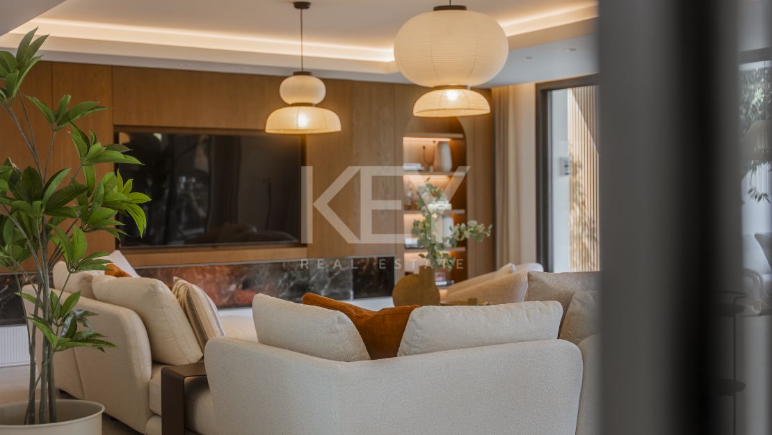 Villa de elegancia andaluza moderna con retiro privado de bienestar en El Rosario, Marbella Este