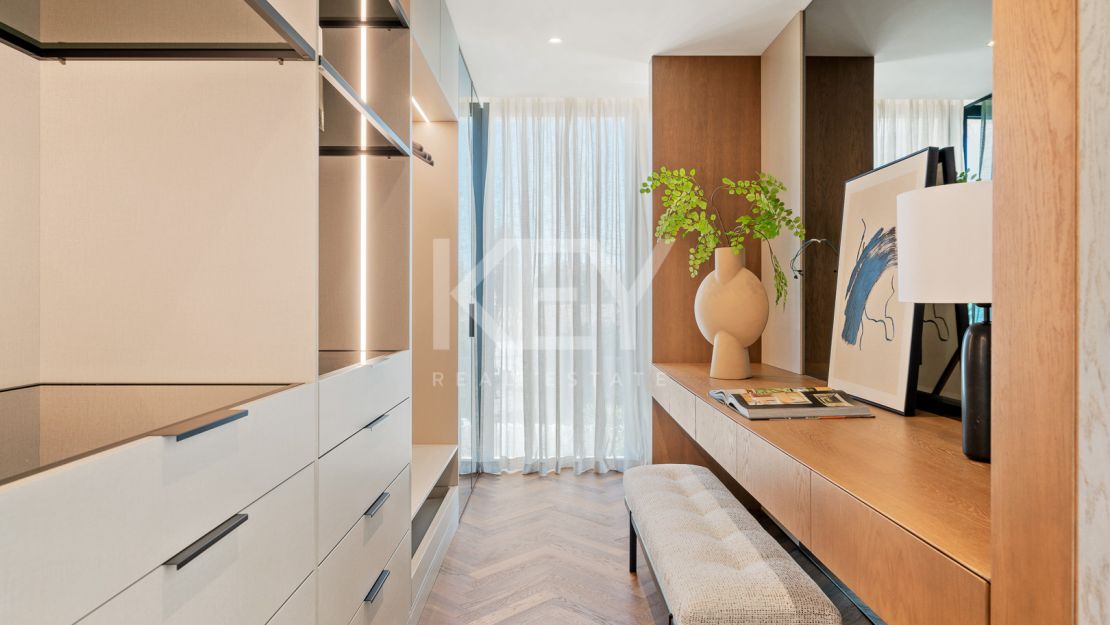 Villa de elegancia andaluza moderna con retiro privado de bienestar en El Rosario, Marbella Este