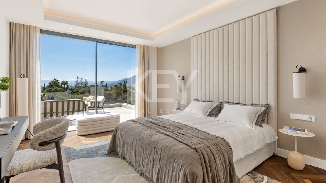 Villa de elegancia andaluza moderna con retiro privado de bienestar en El Rosario, Marbella Este