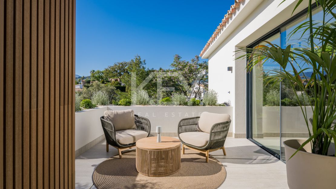 Villa de elegancia andaluza moderna con retiro privado de bienestar en El Rosario, Marbella Este