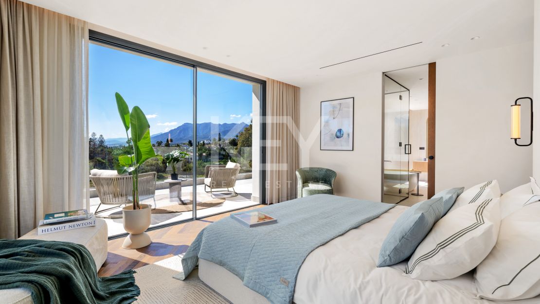 Villa de elegancia andaluza moderna con retiro privado de bienestar en El Rosario, Marbella Este