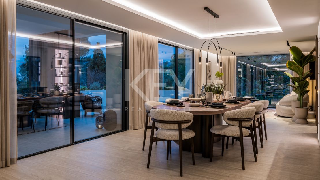 Villa de elegancia andaluza moderna con retiro privado de bienestar en El Rosario, Marbella Este