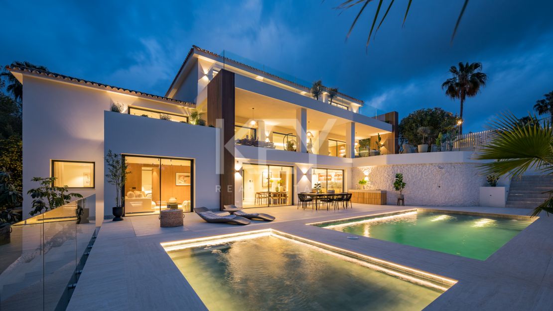 Villa de elegancia andaluza moderna con retiro privado de bienestar en El Rosario, Marbella Este