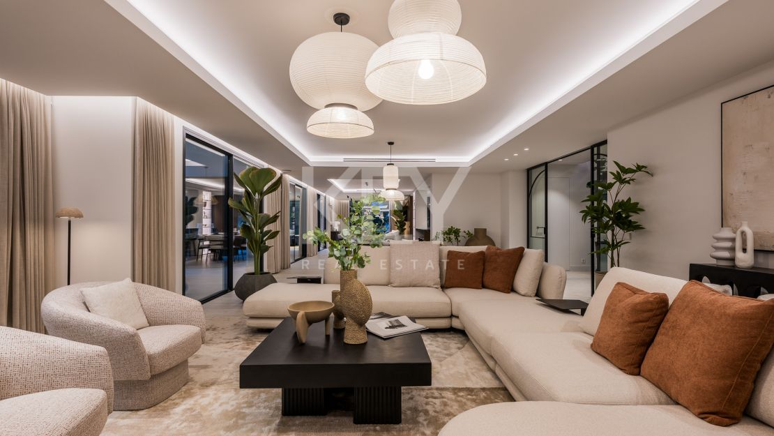 Villa de elegancia andaluza moderna con retiro privado de bienestar en El Rosario, Marbella Este