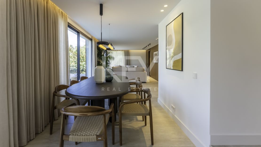 Villa de elegancia andaluza moderna con retiro privado de bienestar en El Rosario, Marbella Este