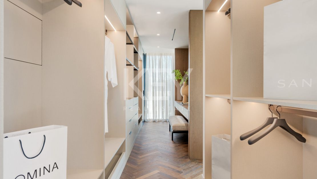 Villa de elegancia andaluza moderna con retiro privado de bienestar en El Rosario, Marbella Este