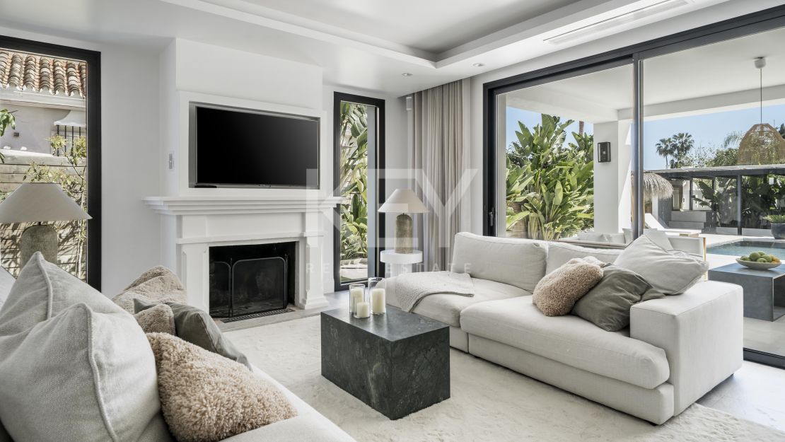 Villa contemporánea en comunidad cerrada de Parcelas de Golf en Nueva Andalucía, Marbella