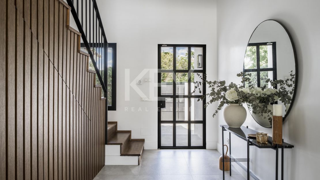 Villa contemporánea en comunidad cerrada de Parcelas de Golf en Nueva Andalucía, Marbella