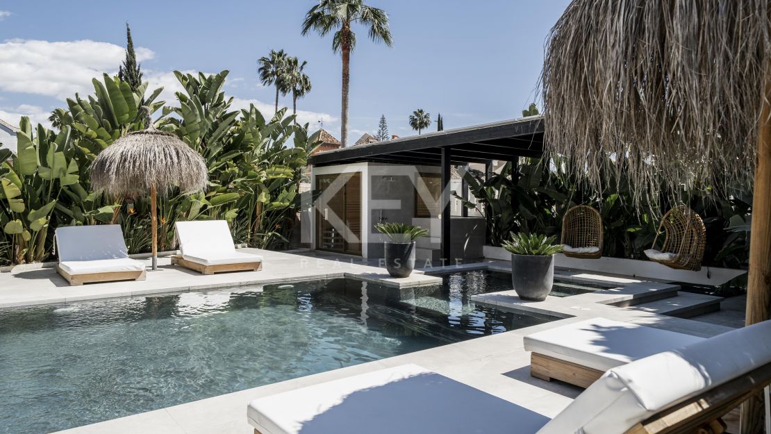 Villa contemporánea en comunidad cerrada de Parcelas de Golf en Nueva Andalucía, Marbella