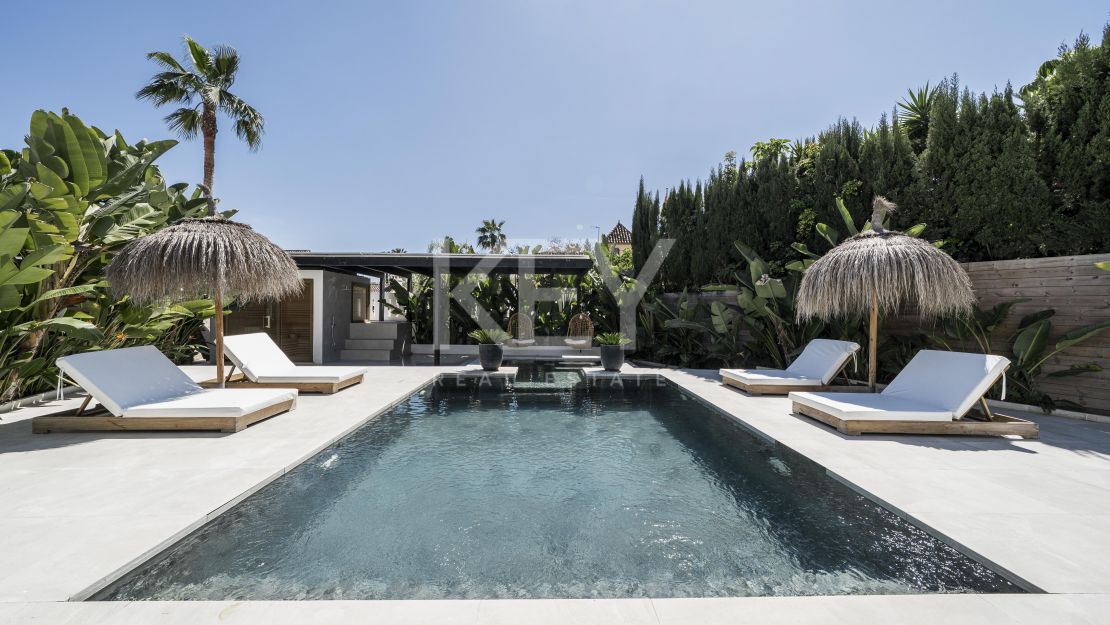 Villa contemporánea en comunidad cerrada de Parcelas de Golf en Nueva Andalucía, Marbella