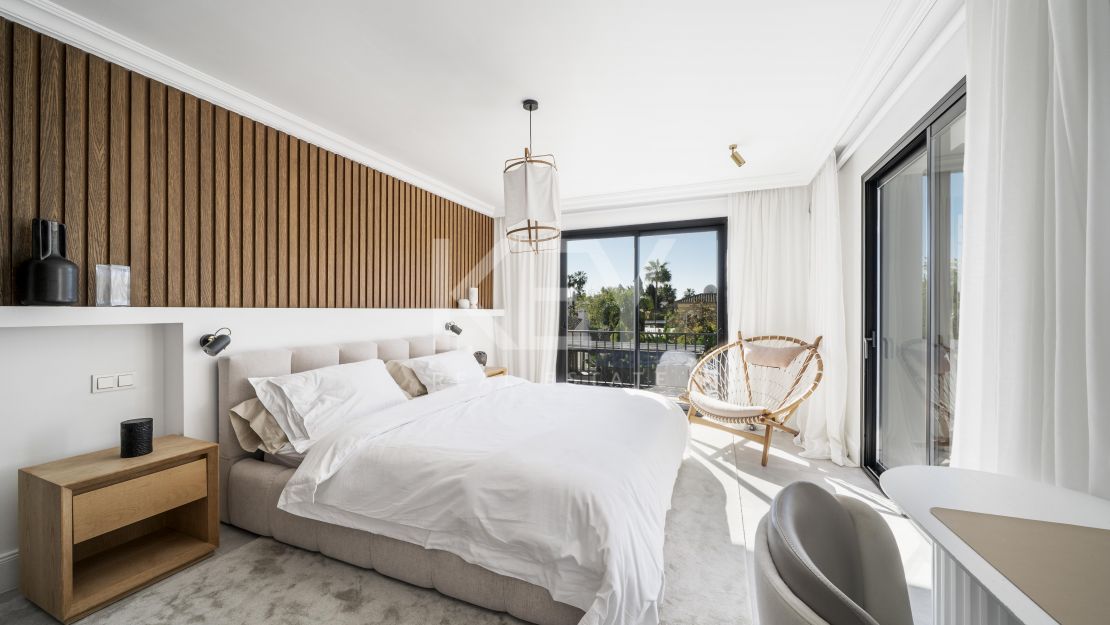 Villa contemporánea en comunidad cerrada de Parcelas de Golf en Nueva Andalucía, Marbella