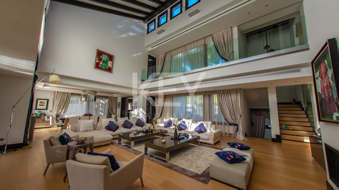 Villa de golf en primera línea a pasos de la playa en Guadalmina Baja