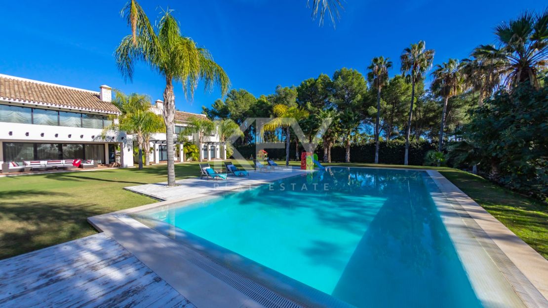 Villa de golf en primera línea a pasos de la playa en Guadalmina Baja