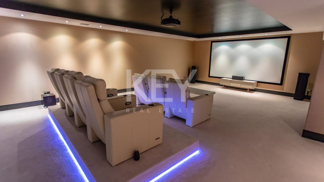 Villa de golf en primera línea a pasos de la playa en Guadalmina Baja