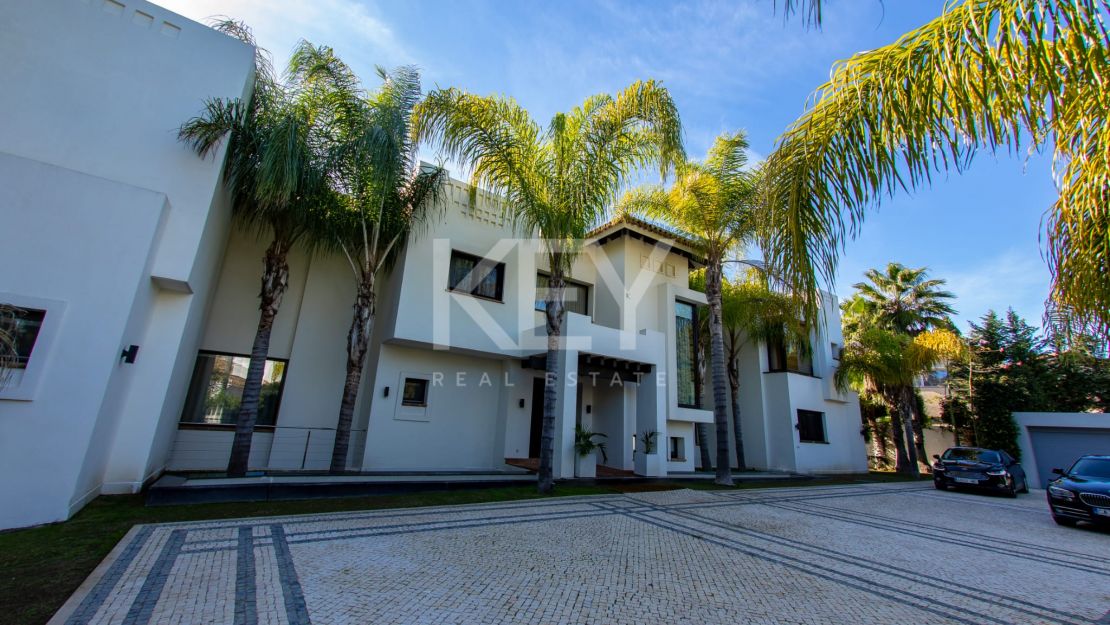 Villa de golf en primera línea a pasos de la playa en Guadalmina Baja