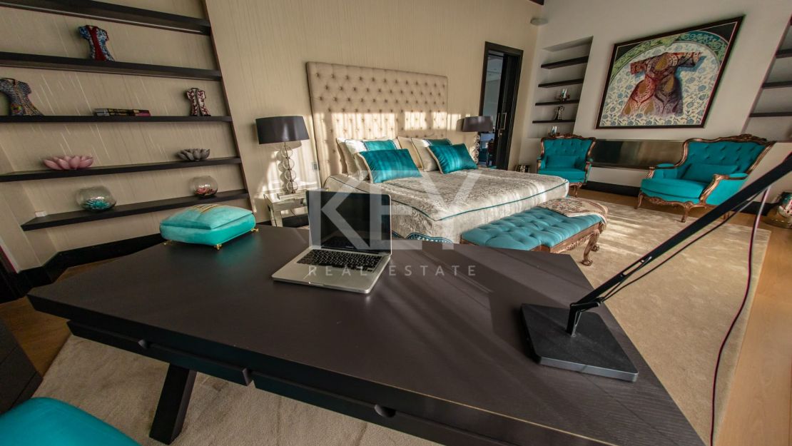 Villa de golf en primera línea a pasos de la playa en Guadalmina Baja