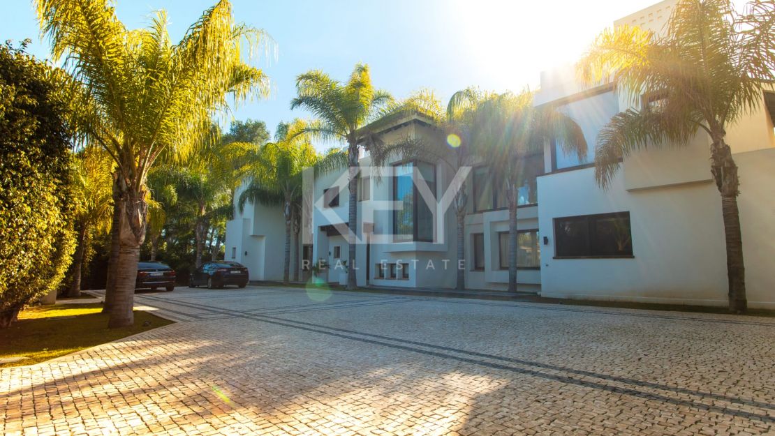 Villa de golf en primera línea a pasos de la playa en Guadalmina Baja