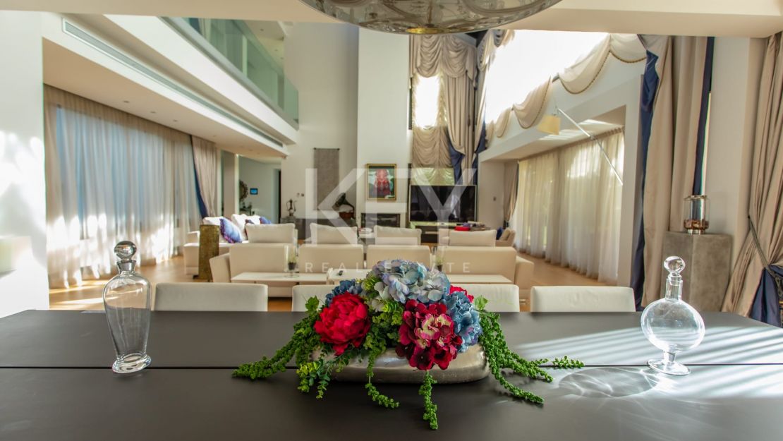 Villa de golf en primera línea a pasos de la playa en Guadalmina Baja