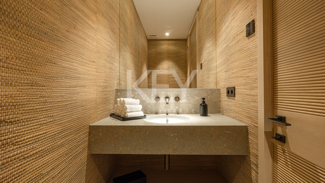 Luxurious first-floor apartment – exclusive living with concierge services in Finca Cortesin, Casares
