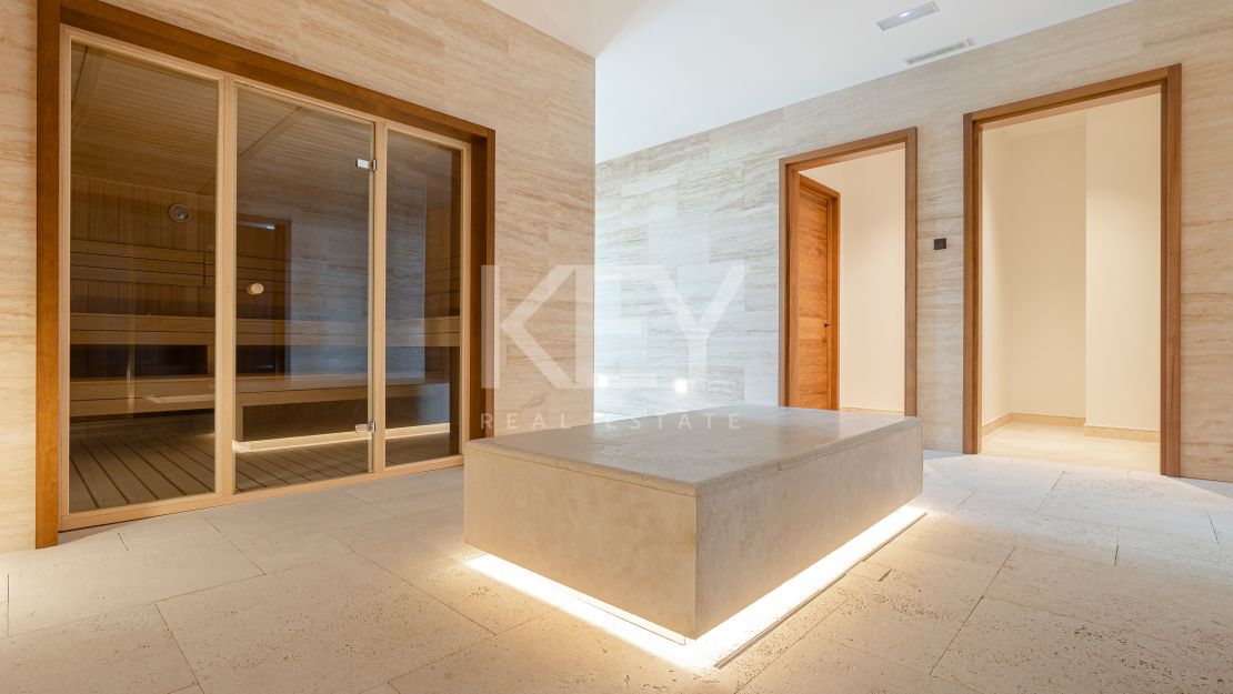 Luxurious first-floor apartment – exclusive living with concierge services in Finca Cortesin, Casares
