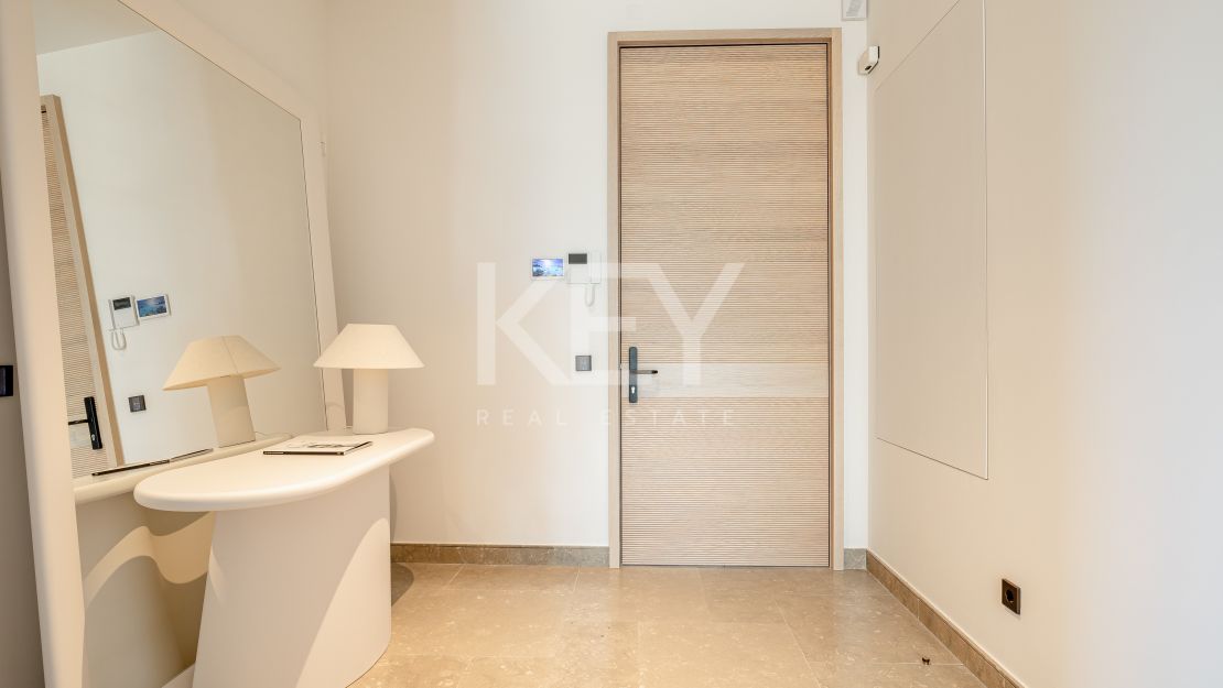 Luxurious first-floor apartment – exclusive living with concierge services in Finca Cortesin, Casares