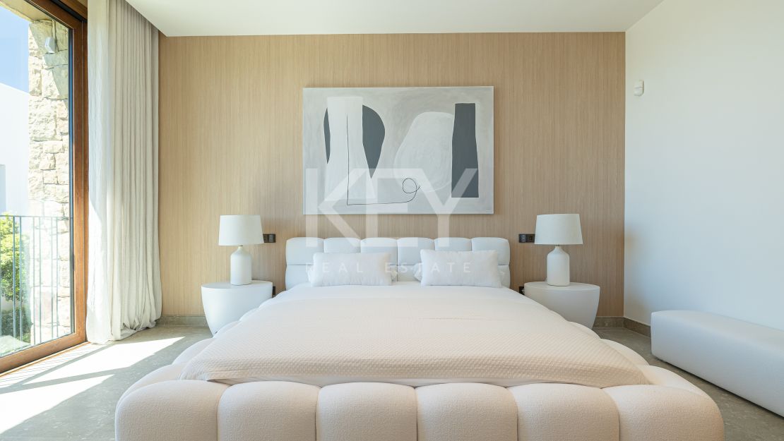 Luxurious first-floor apartment – exclusive living with concierge services in Finca Cortesin, Casares
