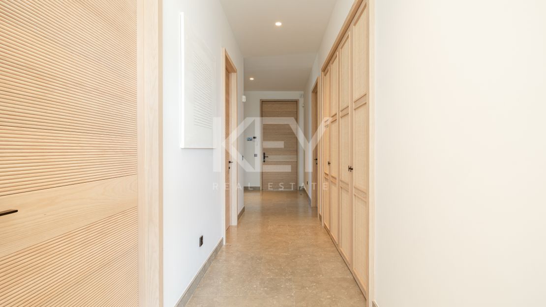 Luxurious first-floor apartment – exclusive living with concierge services in Finca Cortesin, Casares
