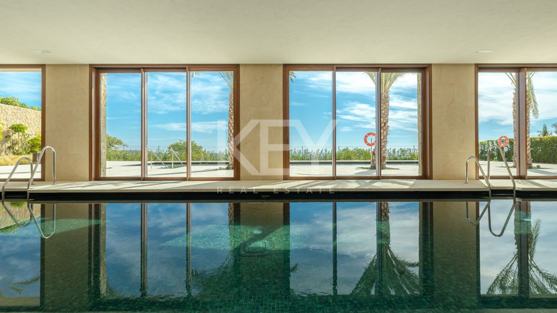 Luxurious first-floor apartment – exclusive living with concierge services in Finca Cortesin, Casares