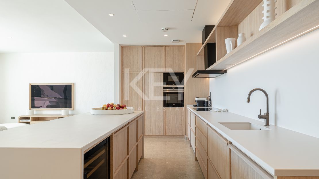 Luxurious first-floor apartment – exclusive living with concierge services in Finca Cortesin, Casares