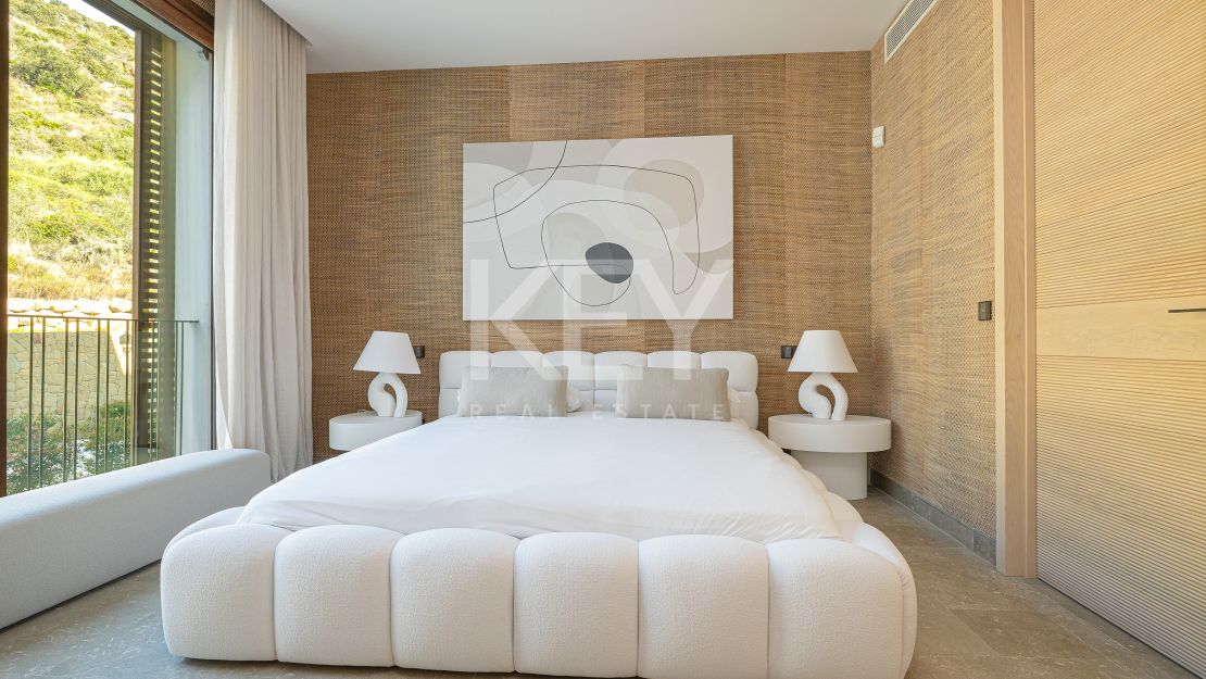 Luxurious first-floor apartment – exclusive living with concierge services in Finca Cortesin, Casares