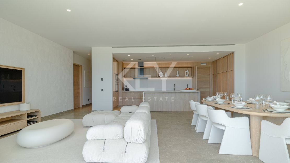Luxurious first-floor apartment – exclusive living with concierge services in Finca Cortesin, Casares