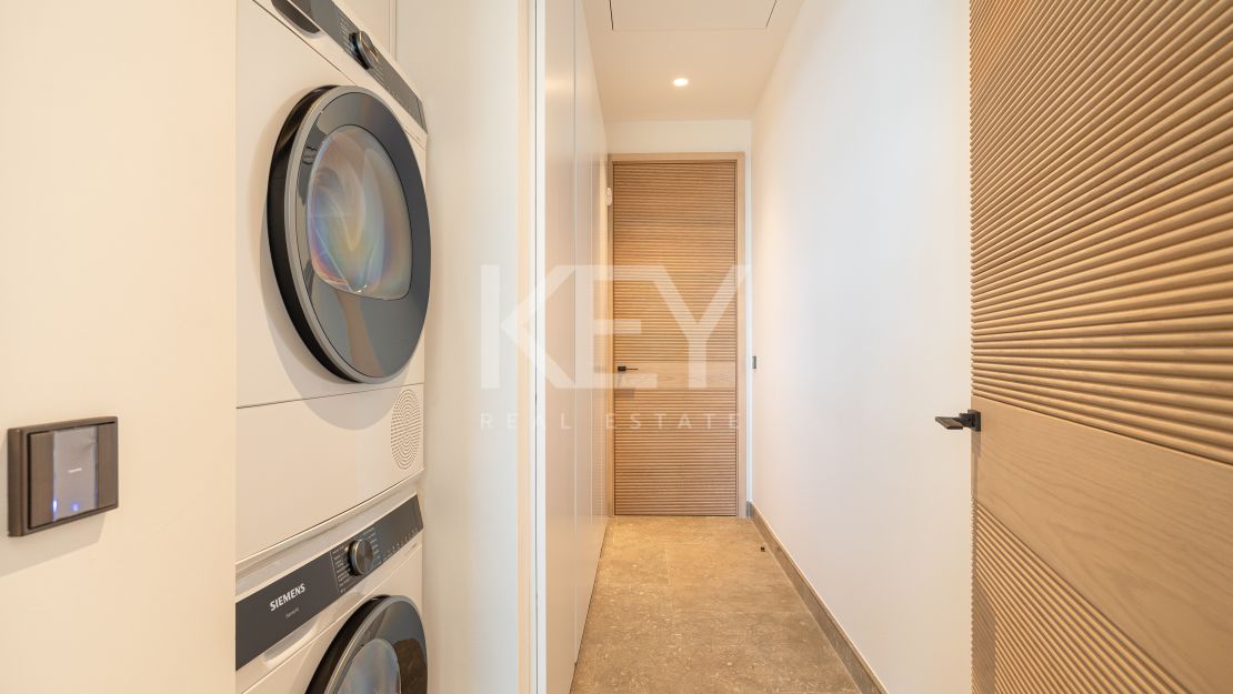 Luxurious first-floor apartment – exclusive living with concierge services in Finca Cortesin, Casares