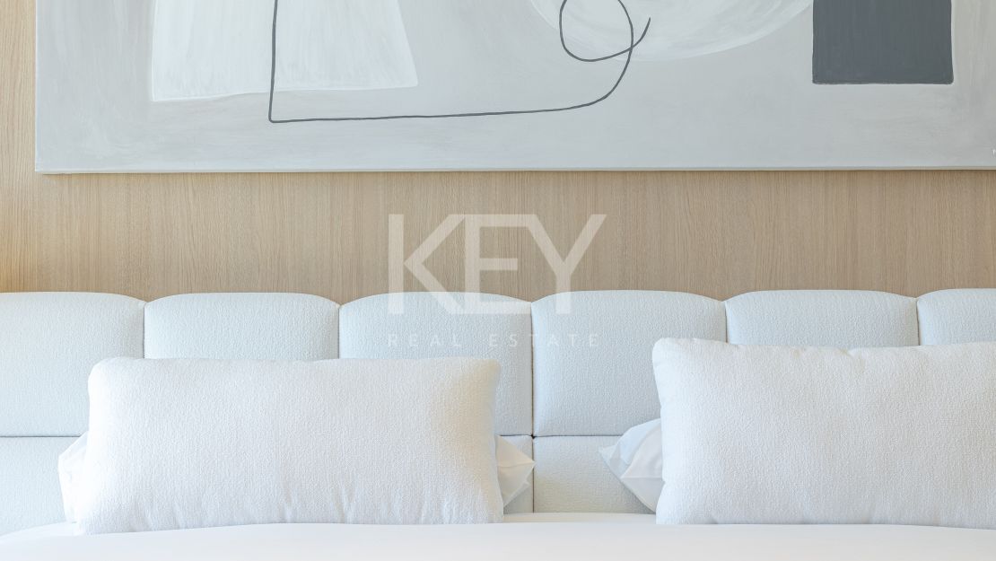 Luxurious first-floor apartment – exclusive living with concierge services in Finca Cortesin, Casares