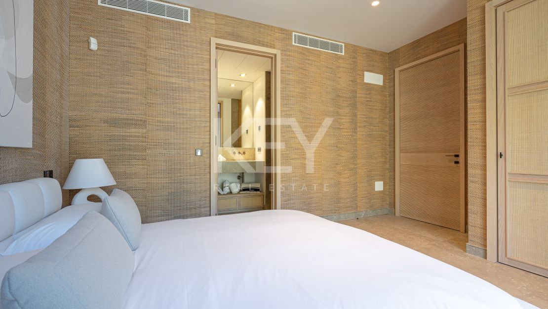 Luxurious first-floor apartment – exclusive living with concierge services in Finca Cortesin, Casares