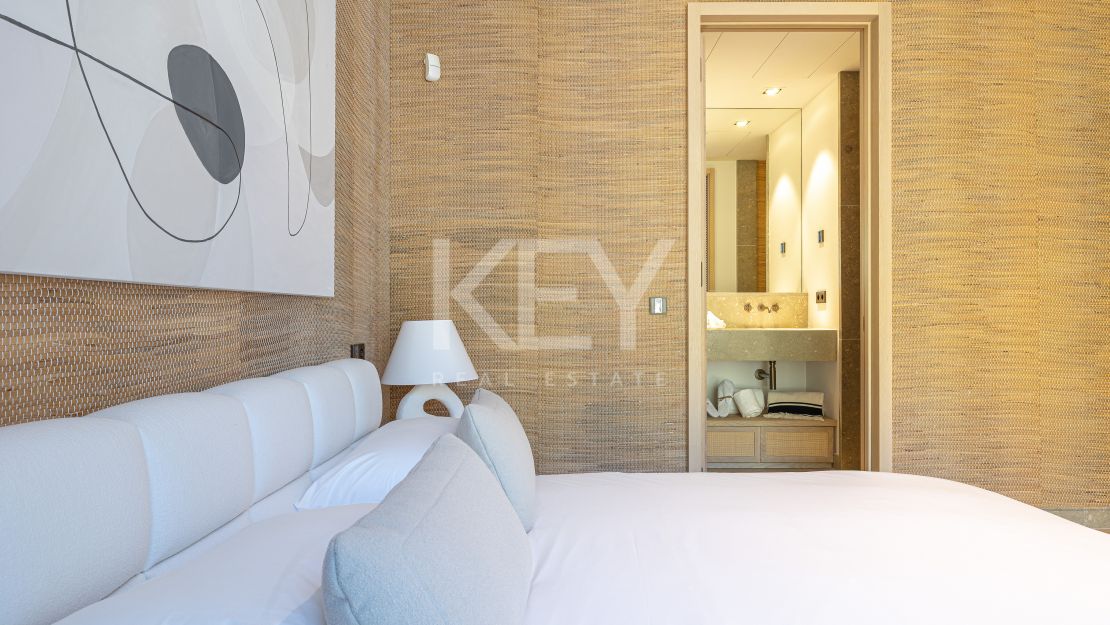 Luxurious first-floor apartment – exclusive living with concierge services in Finca Cortesin, Casares
