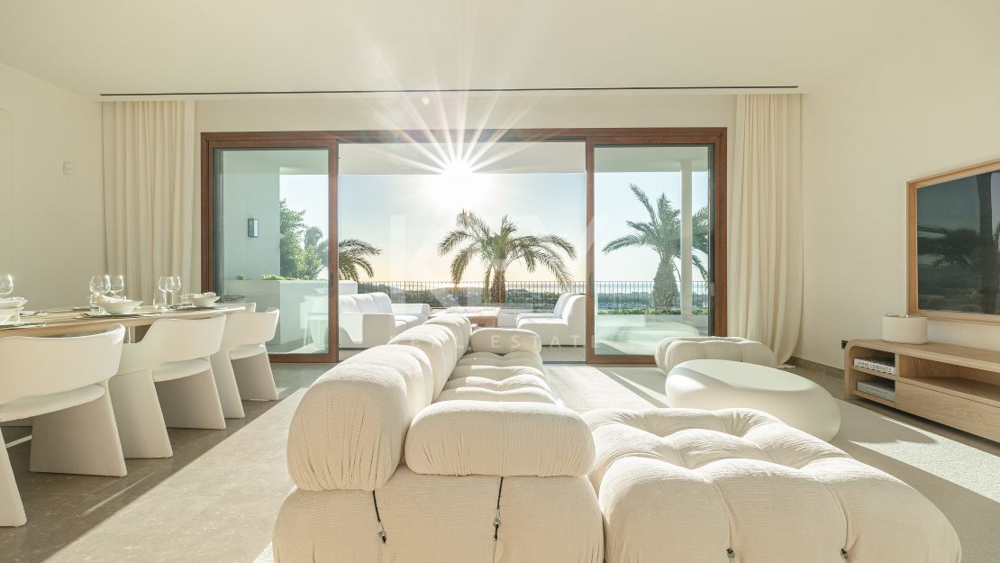 Luxurious first-floor apartment – exclusive living with concierge services in Finca Cortesin, Casares