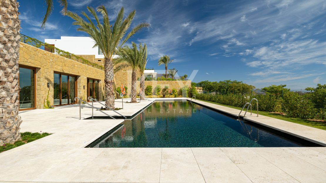 Luxurious first-floor apartment – exclusive living with concierge services in Finca Cortesin, Casares