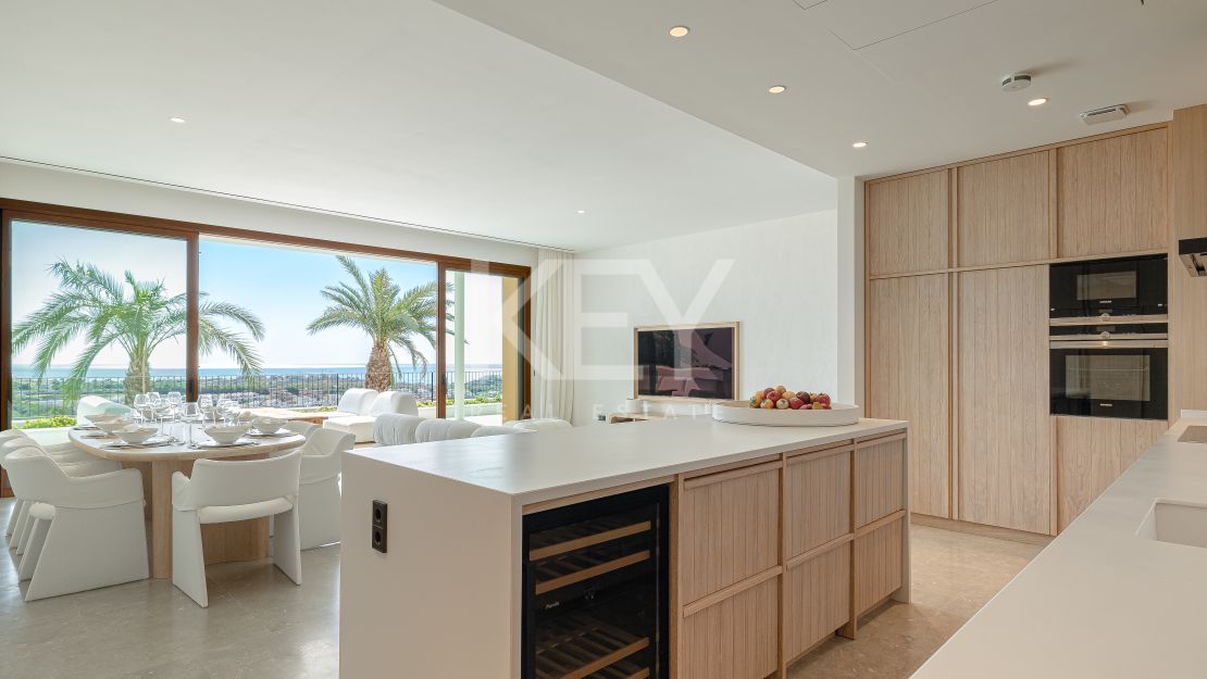 Luxurious first-floor apartment – exclusive living with concierge services in Finca Cortesin, Casares