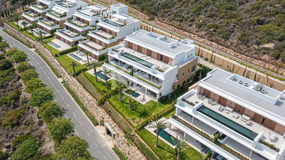 Luxurious first-floor apartment – exclusive living with concierge services in Finca Cortesin, Casares