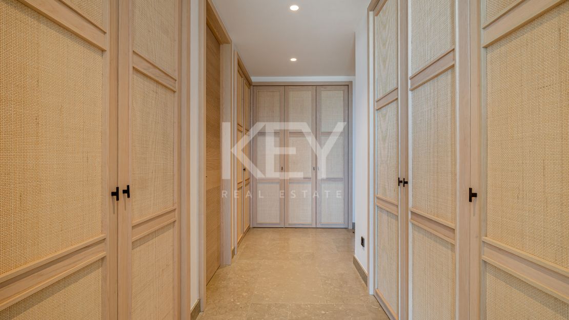 Luxurious first-floor apartment – exclusive living with concierge services in Finca Cortesin, Casares